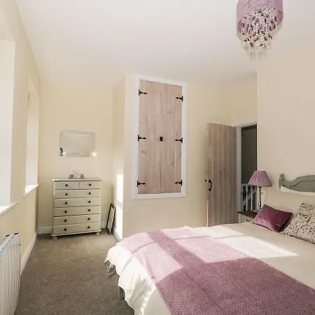 4 Spittal Farm, *